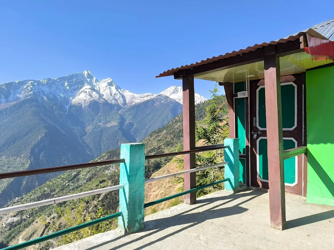 Traditional wooden Kinnauri architecture at Ayansh Snow-View